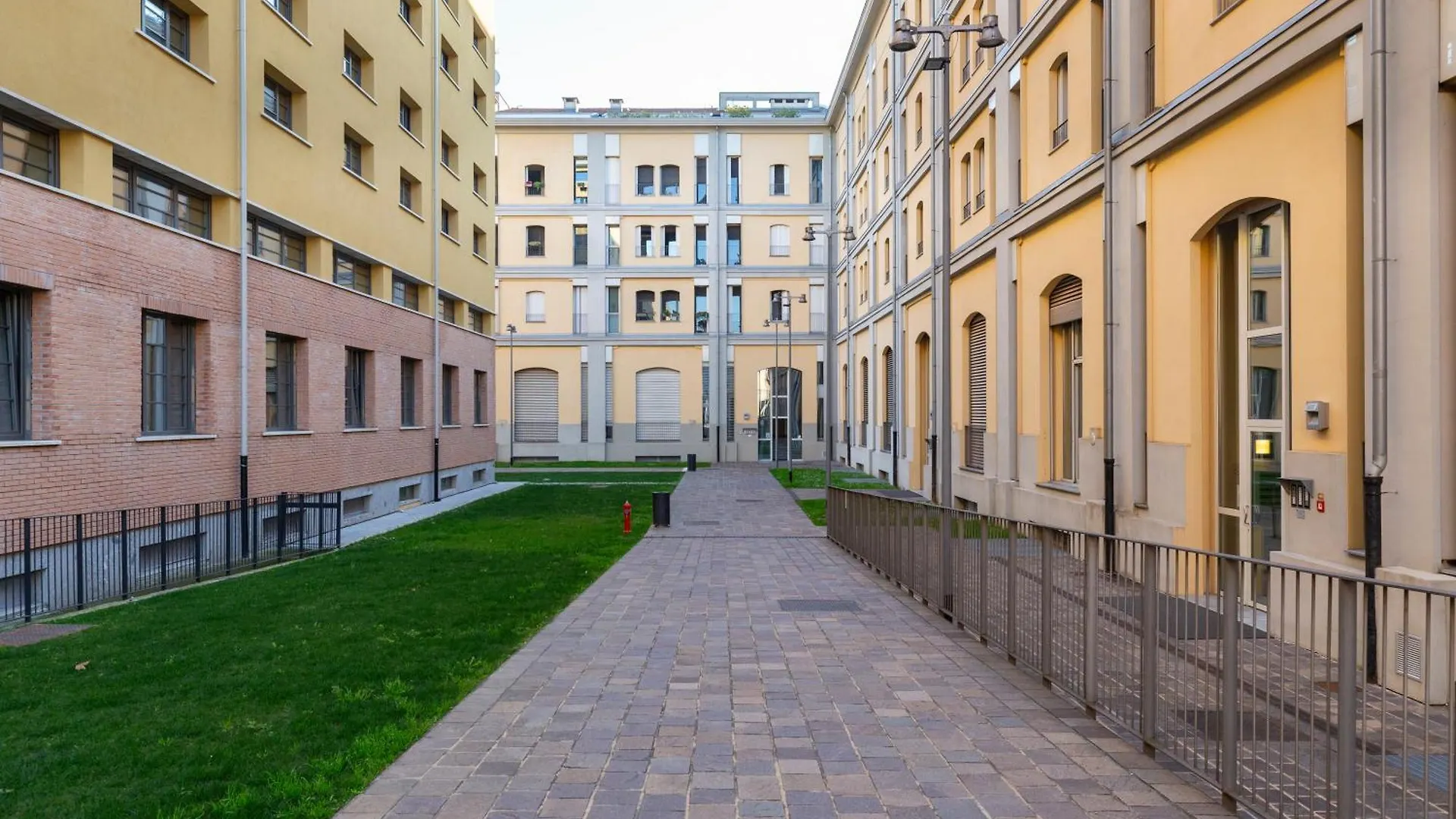 Apartament Hangar Home - Bicocca Area Mediolan